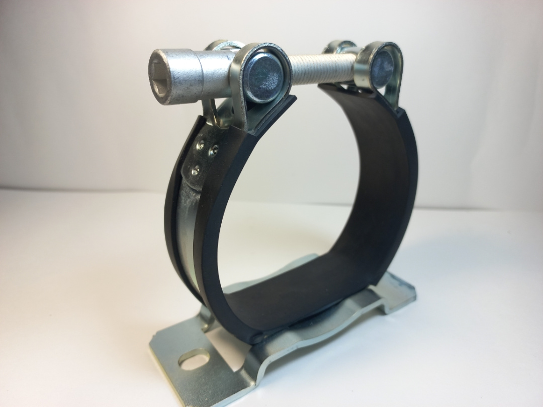 картинка Хомут с поворотным болтом и площадкой для монтажа от магазина Одежда+